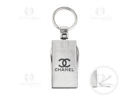 Photo of a keychain multi-tool with 4 functions, a metal object with various utilities, including closure, protection, and