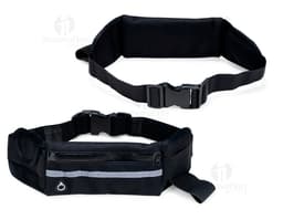 Pochete esportiva de couro preto com fivela, usada como suporte e acessório de moda para guardar dinheiro, chaves e objetos