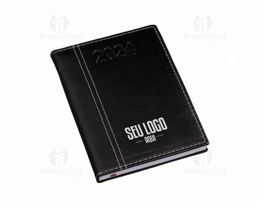 Agenda 2025: Organize sua rotina com elegância e praticidade. Perfeita para estudos, trabalho e compromissos pessoais, essa agenda combina design moderno, capa de couro marrom e espaço para suas anotações. Mantenha-se sempre atualizado e no controle com essa agenda funcional e sofisticada. Compre já a sua!
