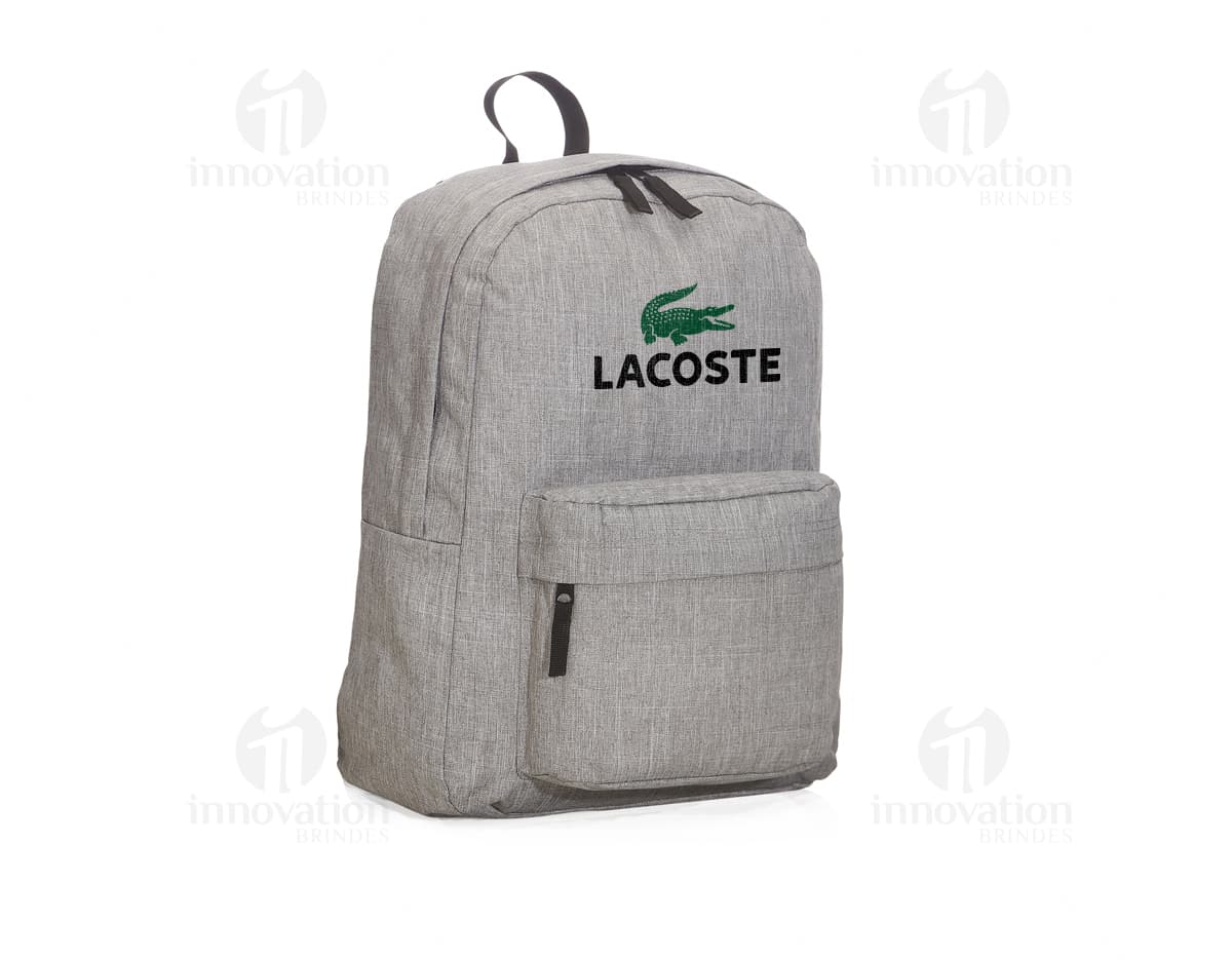 Mochila em poliéster preta com alça de couro, perfeita para o estilo casual ou de negócios. Ideal para homens e mulheres executivos, com zipper, bolsos e alça única para carregar. Confeccionada em material de alta qualidade, proporcionando elegância e praticidade para o dia a dia.