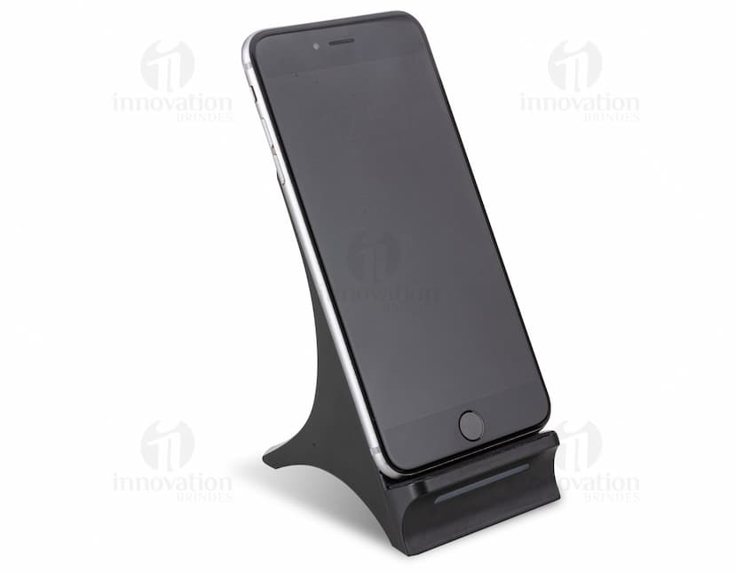 Carregador por indução moderno e portátil para carregar seus dispositivos eletrônicos com praticidade e eficiência. Com tecnologia wireless, este equipamento proporciona uma conexão segura e sem fios. Feito em plástico resistente e de design clássico, é o acessório perfeito para o seu desktop. Não perca tempo, adquira já o seu carregador por indução e simplifique sua vida tecnológica!
