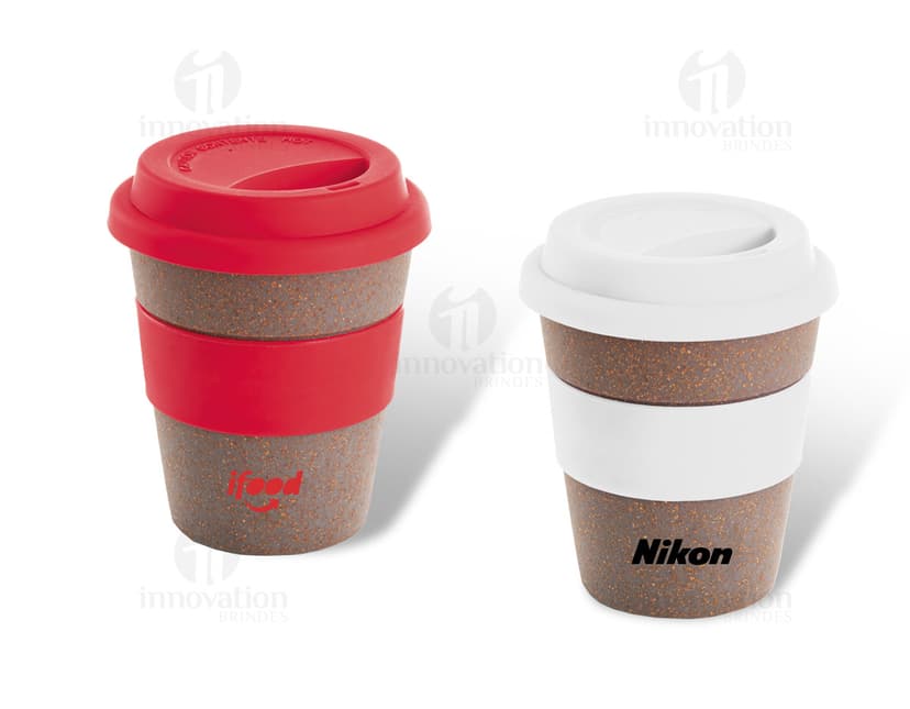 Copo de viagem de metal amarelo para bebidas quentes e frias. Perfeito para conservar o café ou chá em movimento. Prático e resistente, ideal para viagens.