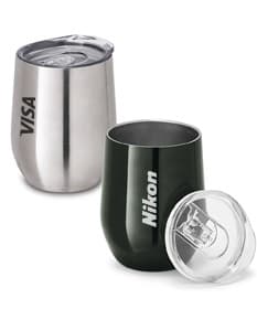 Copos de viagem de metal alumínio para armazenar bebidas quentes ou frias, com tampa e design elegante. Perfeitos para levar sua bebida favorita para onde quer que vá. Mantenha-se hidratado com estilo! Peça já o seu.