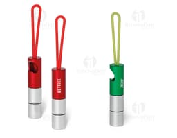 Chaveiro Metal: Ideal para brindes corporativos e eventos promocionais. Feito em metal resistente, é um objeto elegante e