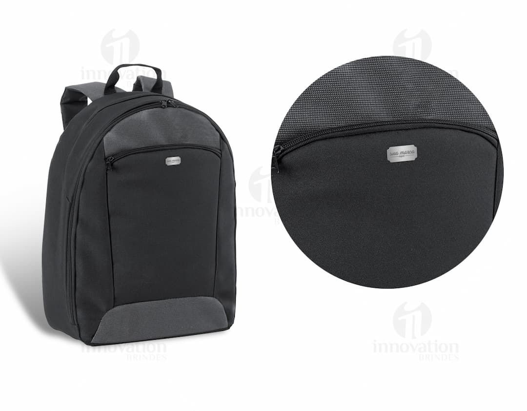 Mochila para Notebook em Couro Preto - Design Moderno e Elegante. Ideal para viagens de negócios, com amplo espaço de armazenamento e proteção para seu equipamento. Confeccionada em couro de alta qualidade, possui alça ajustável e fecho em zíper. Perfeita para o seu estilo de trabalho!