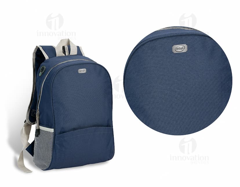 Mochila em couro preto com design moderno e elegante. Perfeita para viagens de negócios ou passeios, oferecendo praticidade e estilo. Com fecho em zíper, alças resistentes e compartimentos espaçosos para guardar seus pertences com segurança. Ideal para quem busca sofisticação no dia a dia. Adquira já a sua!