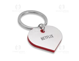 Porta-chaves coração de metal prateado, ideal para presentear quem amamos. Design romântico e delicado, perfeito para