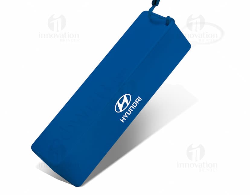 Bateria Portátil Amarela - Ideal para manter seu dispositivo sempre carregado em qualquer lugar. Leve, prática e com design exclusivo. Aproveite nossa promoção e garanta a sua! Nunca mais fique sem bateria. Compre já! #BateriaPortatil #Brinde #Promocao