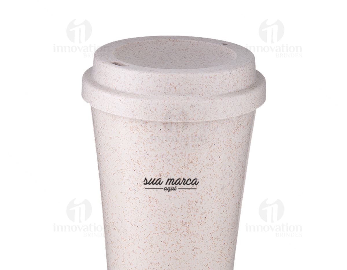 Copo plástico descartável para bebidas. Feito em plástico resistente e prático, perfeito para festas e eventos. Adquira já o seu! Ideal para refrigeração de bebidas e conservação da temperatura. Recicle após o uso. Aproveite!
