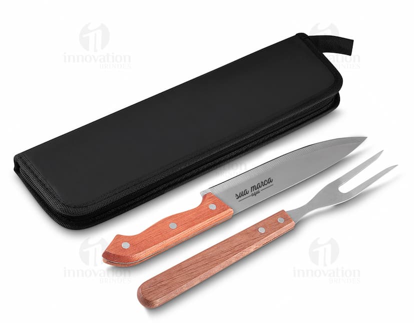 Kit Churrasco Prático e Moderno em Aço Inox - Acessório Completo para Churrasqueiras. Ideal para uso em casa, no trabalho ou em viagens. Garanta já o seu!