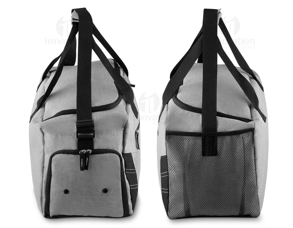 Mala esportiva de couro preto para o seu estilo de vida ativo. Equipamento moderno e prático para levar seus acessórios esportivos com estilo. Acessório de alta qualidade e design, perfeito para quem busca praticidade e elegância. Garanta já a sua!