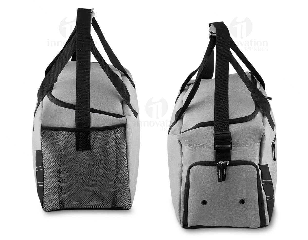 Mala esportiva para transporte de equipamentos esportivos. Feita em couro preto de alta qualidade, ideal para quem busca estilo e praticidade. Com diversos compartimentos e alças ajustáveis, é perfeita para quem está sempre em movimento. Leve, resistente e moderna, garantindo conforto e organização. Acompanhe a tendência da moda esportiva com essa incrível mala. Adquira já a sua e esteja preparado para arrasar no seu próximo treino!