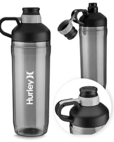 Squeeze Plástico 1500ml - Garanta sua hidratação diária com praticidade e estilo. Este squeeze é perfeito para levar sua bebida favorita para onde quer que vá. Feito em plástico de alta qualidade, é leve, resistente e fácil de limpar. Adquira já o seu! Aproveite a promoção.
