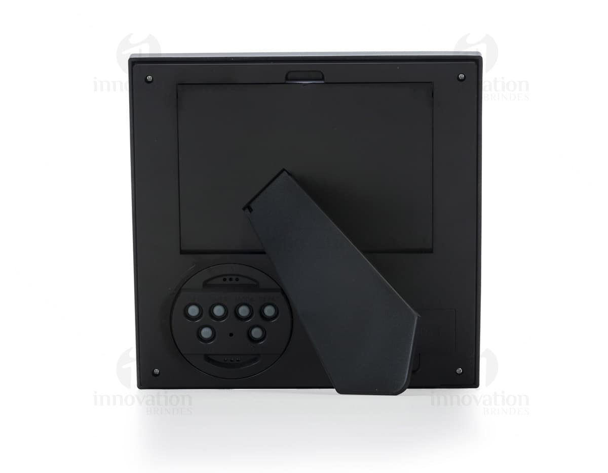 Porta retrato com relógio de design moderno para valorizar o seu ambiente de trabalho. Ideal para escritórios e home office. Adquira já o seu e mantenha seus momentos mais especiais sempre à vista. Personalize e presenteie com elegância!