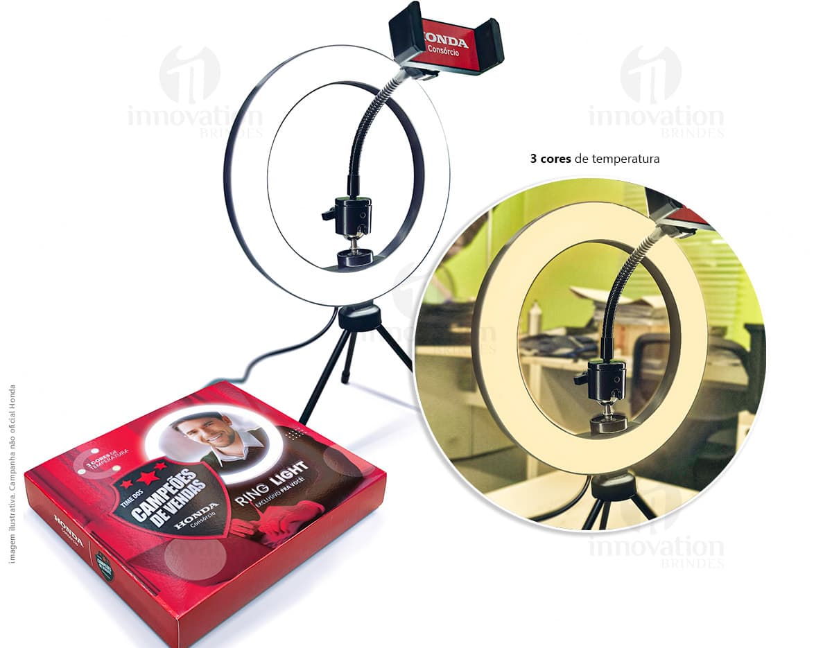 Anel de Iluminação 8 Polegadas - Ilumine seus momentos com este prático acessório de brinde. Perfeito para fotos profissionais, vídeos incríveis e lives envolventes. Ideal para escritórios, estúdios e até mesmo para gravar vídeos educacionais. Adquira o seu e destaque-se!