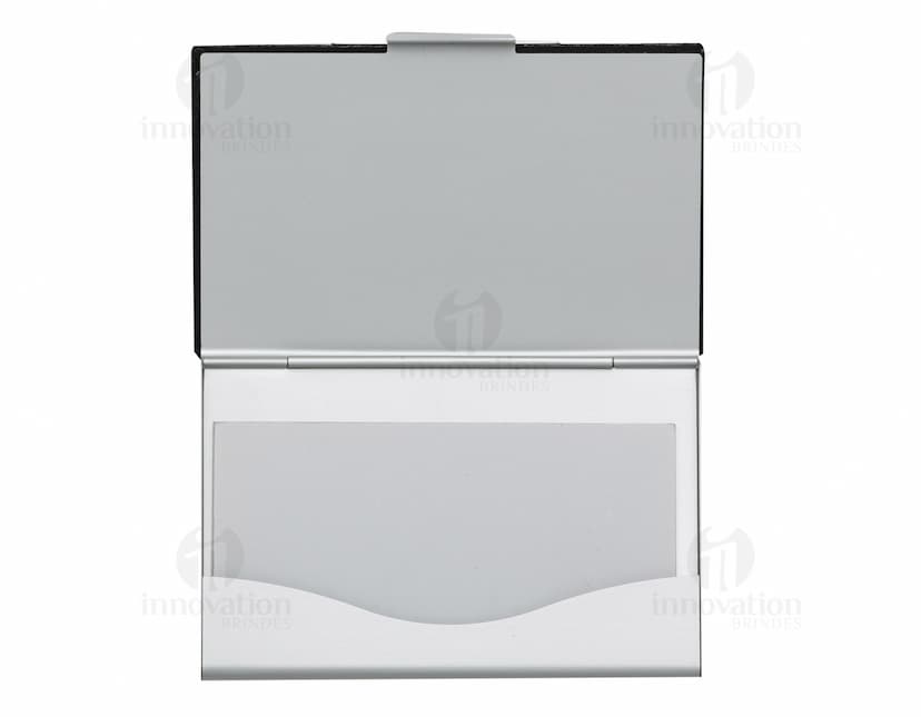 Porta Cartão de Couro - Ideal para organizar seus cartões de visita com elegância e estilo no escritório. Feito em couro de alta qualidade, é perfeito para manter seus contatos sempre à mão. Prático e sofisticado, o porta cartão de couro é um acessório indispensável para profissionais modernos e organizados. Adquira já o seu!