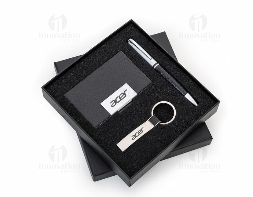 Kit executivo 3 peças: o acessório ideal para organizar e guardar seus objetos de escritório. Com design vintage e tecnologia moderna, inclui um diskette, um device de memória e um sharpener. Perfeito para manter suas informações importantes seguras e acessíveis. Ideal para escritórios, empresas e profissionais de negócios. Compra online, entrega rápida e segura. Garanta já o seu!
