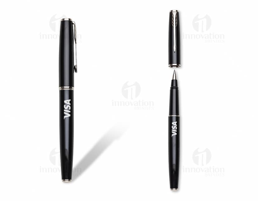 Caneta roller de metal cromado para escrita suave e elegante. Perfeita para assinaturas, escrita de textos e ilustrações em escritórios e empresas. A caneta ideal para quem valoriza o design e a qualidade nos detalhes. Adquira a sua agora!