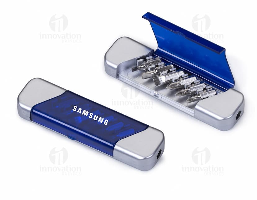 Kit de ferramentas 6 peças para brindes corporativos e eventos. Conjunto moderno com controle de qualidade, segurança e conexão, perfeito para uso no escritório ou em viagens de negócios. Design ilustrativo e metálico com acabamento brilhante, ideal para mostrar sua marca de forma exclusiva. Adquira já o seu e impressione seus clientes!