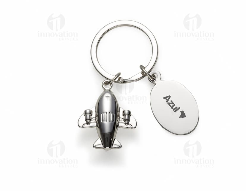 Chaveiro de metal em forma de avião, perfeito para quem busca um acessório sofisticado e elegante. Com detalhes cromados e brilhantes, este chaveiro é o presente ideal para quem valoriza estilo e segurança. A peça possui um design único e moderno, sendo uma ótima opção para quem deseja destacar suas chaves com um toque de classe. Adequado para uso diário e para presentear alguém especial. Adquira já o seu e surpreenda-se com a qualidade e o acabamento impecável deste chaveiro de metal aviÃo.
