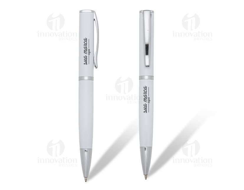 Caneta de metal prateada com detalhes em prata, possui design moderno e elegante. Ótima para uso no escritório, escola ou em casa. Ideal para escrever e desenhar com precisão.