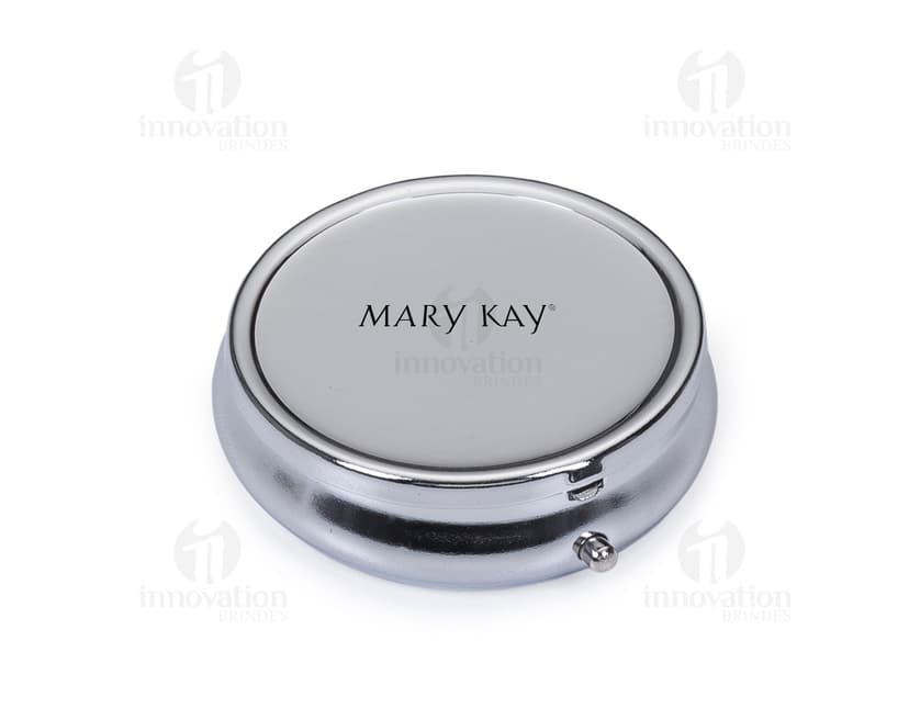 Porta comprimido de metal, ideal para manter seus medicamentos organizados com segurança e estilo. Feito em alumínio, moderno e resistente, com design elegante e pratico. Perfeito para uso em casa ou no escritório. Nunca mais se esqueça de tomar seus remédios!