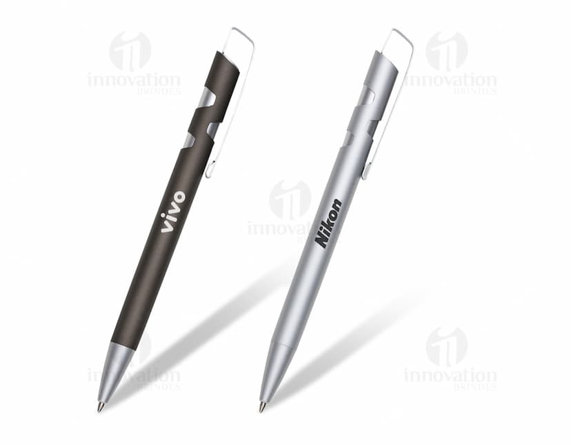 Caneta semimetal prateada, ideal para escrita em papel. Perfeita para uso no escritório, na escola ou em casa. Durável e com design clássico, essa caneta é o acessório perfeito para garantir o seu sucesso em todas as suas tarefas. Adquira já a sua!