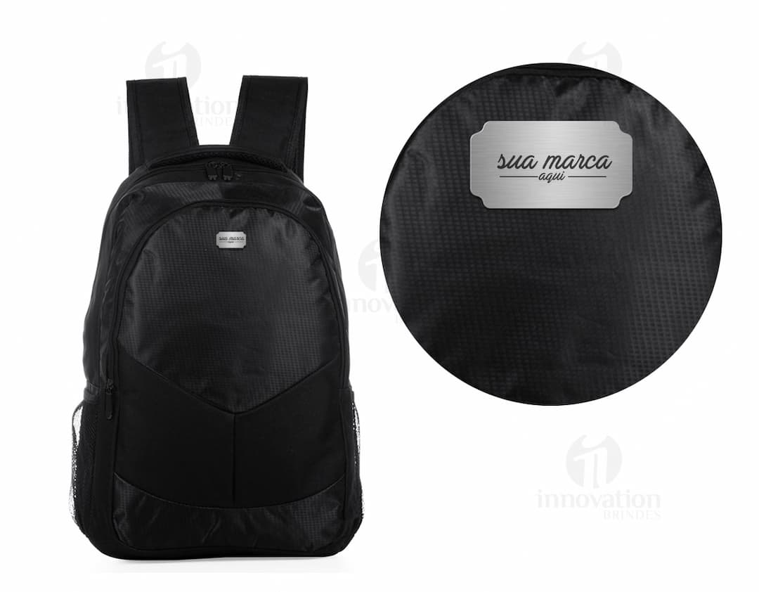Mochila para notebook moderna e prática, ideal para o seu dia a dia no trabalho ou nos estudos. Com design elegante em couro legítimo, ela possui compartimento espaçoso e acolchoado para proteger o seu dispositivo. Perfeita para quem busca estilo e funcionalidade em um único acessório. Garanta já a sua!