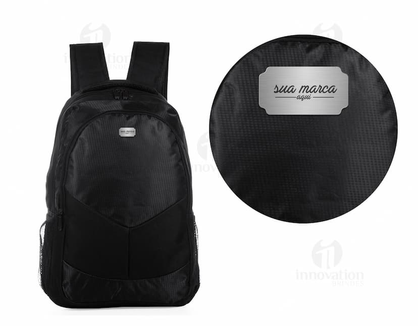 Mochila para notebook com design moderno e feita em couro. Perfeita para o dia a dia no trabalho ou para atividades esportivas. Possui compartimento espaçoso e alças confortáveis. Adquira já a sua!