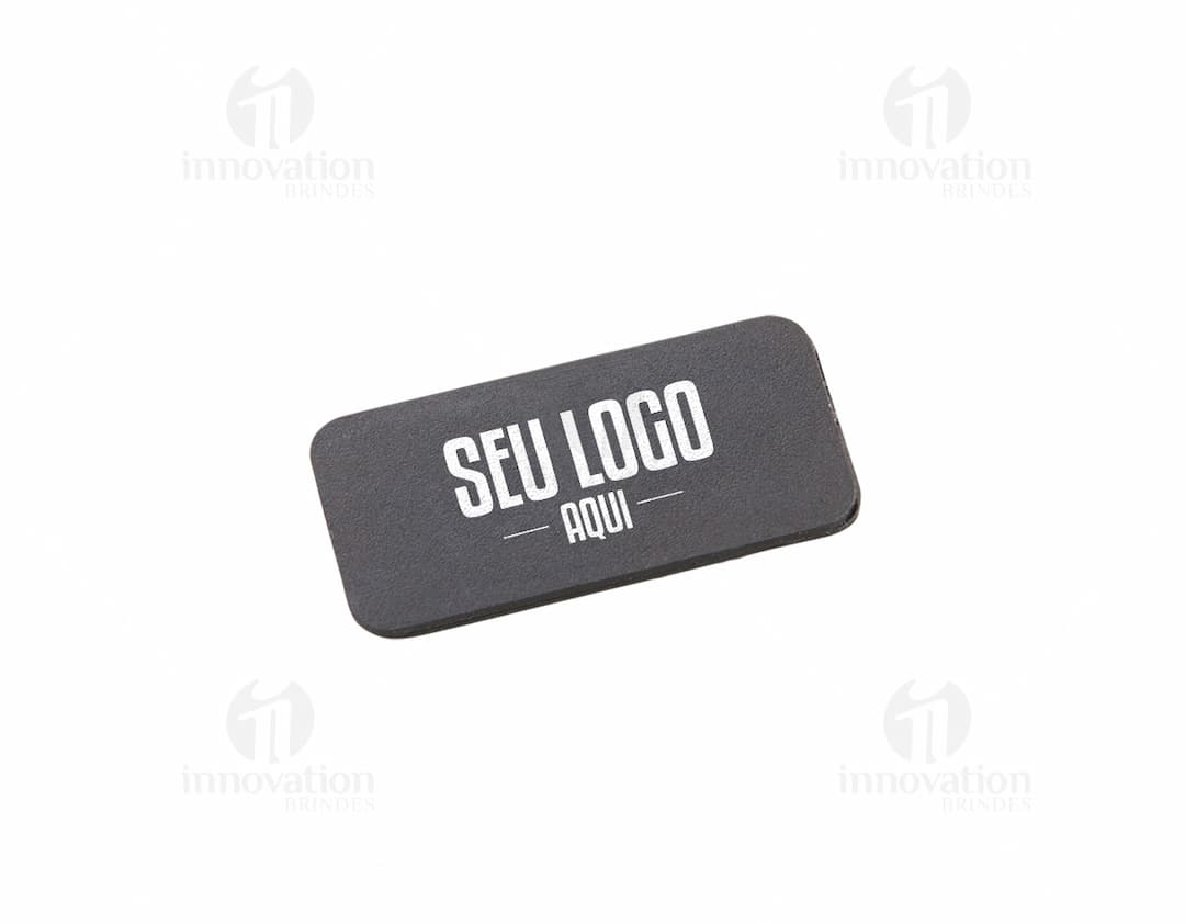 Protetor para câmera com design ergonômico e resistente, na cor preta, utilizado para proteger a lente da câmera contra arranhões e poeira.