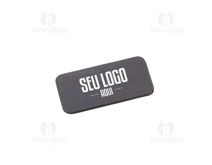 Protetor para câmera com design ergonômico e resistente, na cor preta, utilizado para proteger a lente da câmera contra arranhões e poeira.