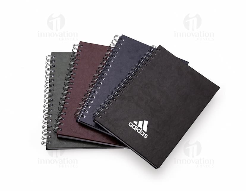 Caderno de couro sintético ideal para anotações e organização. Modelo luxuoso e retro, perfeito para uso pessoal ou profissional. Aproveite a simplicidade e elegância deste caderno exclusivo.