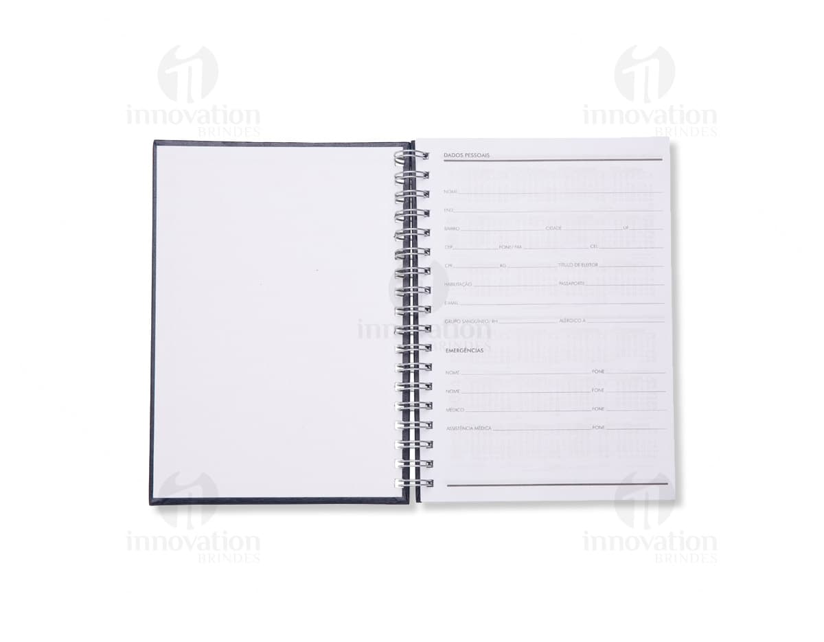Caderno de couro sintético perfeito para o seu dia a dia! Ideal para anotações, estudos e reuniões de negócios. Seu design retro e luxuoso, aliado à sua simplicidade e robustez, tornam o caderno um item indispensável para quem busca organização e estilo. Garanta já o seu!