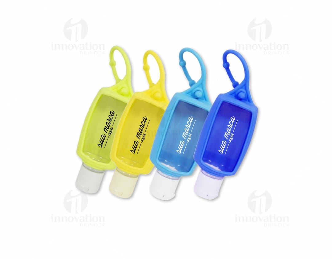 Chaveiro com Álcool Gel 40ml - Mantenha-se protegido em qualquer lugar com este prático chaveiro com álcool gel. Com design inovador, o dispositivo de segurança possui fecho de combinação e é perfeito para uso em viagens, negócios e no dia a dia. Proteja-se contra germes e bactérias de forma segura e eficaz. Adquira já o seu e garanta sua saúde e bem-estar em todos os momentos. Aproveite essa oferta exclusiva e adquira o seu chaveiro com álcool gel 40ml agora mesmo.
