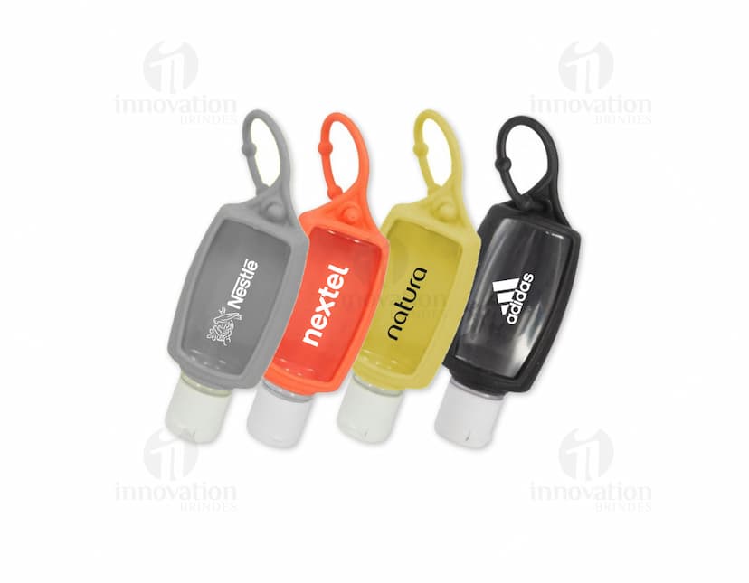 Chaveiro com Álcool Gel 40ml - Proteção e Segurança em suas Mãos! Tenha sempre à mão esse prático dispositivo de segurança, ideal para uso diário. Com design compacto e prático, o álcool gel ajuda a manter suas mãos limpas e protegidas contra germes e bactérias. Adquira já o seu e garanta mais saúde e bem-estar! Perfeito para uso pessoal, em viagens, no trabalho e onde mais precisar. Não deixe de investir na sua segurança e saúde. Adquira o seu chaveiro com álcool gel agora mesmo!