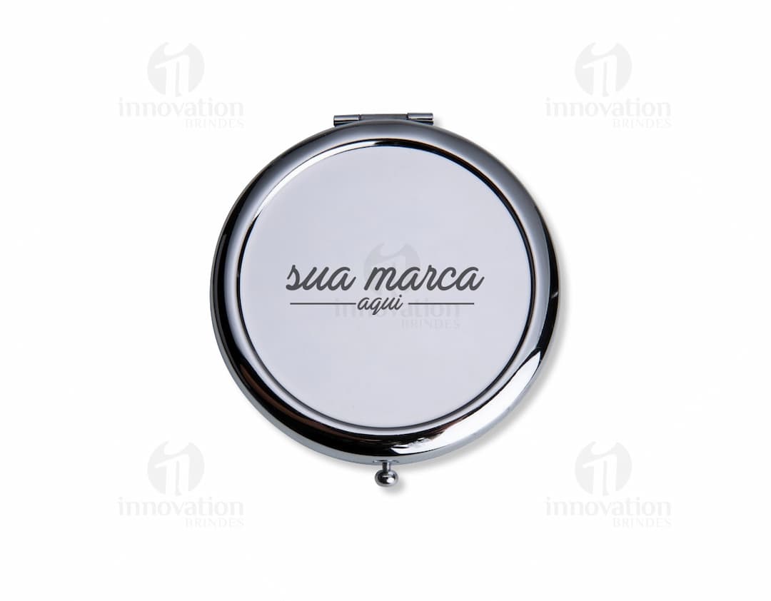 Porta comprimidos moderno e elegante para seu dia a dia no escritório. Com design clean e acabamento em metalizado, este brinde promocional é perfeito para manter seus medicamentos sempre organizados. Garanta já o seu!