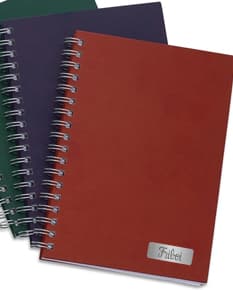 Caderno em couro sintético com espiral, ideal para suas anotações e organização diária. Perfeito para uso educacional e profissional. Armazene suas informações de forma prática e elegante.