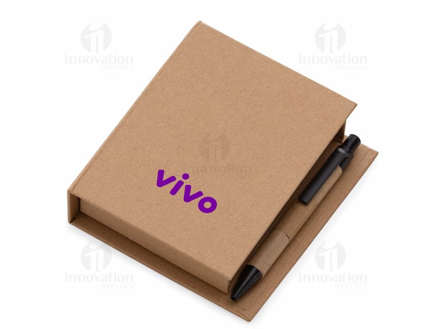 Bloco de Anotações de Couro - Perfeito para se manter organizado no trabalho, estudo ou na faculdade. Feito de couro de alta qualidade, esse bloco possui páginas em branco ideais para suas anotações e lembretes. Garanta já o seu!