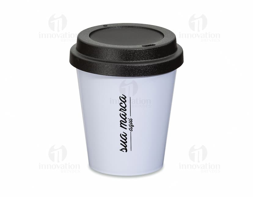 Copo plástico 350ml para bebidas quentes ou geladas. Feito de material reciclável, ideal para uso diário. Com tampa para viagem, perfeito para levar seu café ou chá preferido. Leve e prático, pode ser utilizado em casa, no escritório ou em passeios ao ar livre. Aproveite a versatilidade deste copo isolado e sustentável.