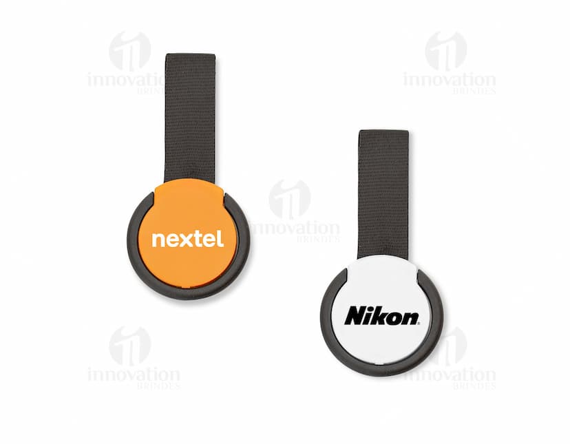 Suporte plástico para celular - Prático e moderno, o suporte plástico para celular é o acessório ideal para manter seu dispositivo sempre à mão. Com design inovador e tecnologia de ponta, este suporte é perfeito para o ambiente de trabalho ou para assistir seus vídeos favoritos. Não perca tempo e adquira já o seu!