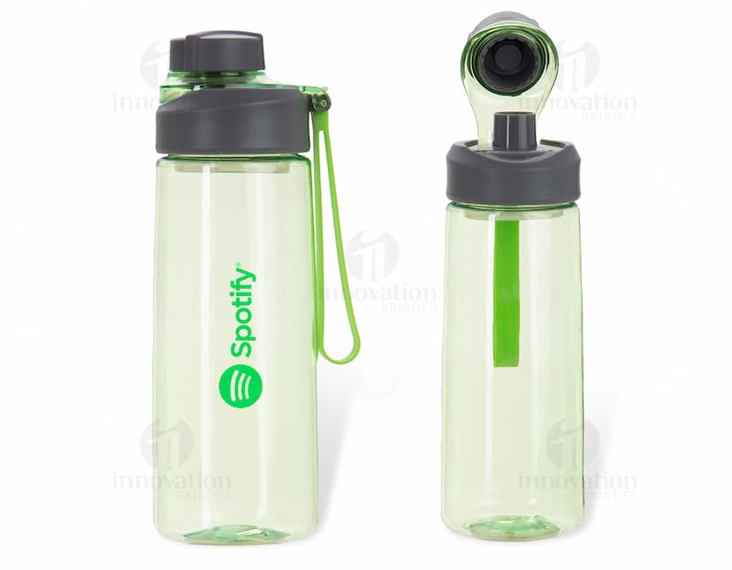 Squeeze Plástico 700ml - Ideal para transportar seus líquidos com praticidade e segurança. Perfeito para uso no dia a dia ou em atividades esportivas. Feito de plástico resistente e de alta qualidade. Adquira já o seu e garanta sua hidratação sempre em dia! Reutilizável, ecologicamente correto e fácil de limpar. Um item essencial para sua saúde e bem-estar. Aproveite!