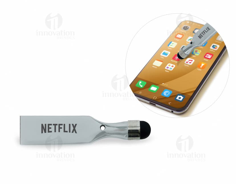 Pen Drive 4GB Touch em metal prateado com design moderno e elegante. O dispositivo compacto e ajustável é perfeito para armazenar e transferir dados com rapidez e segurança. Ideal para uso em casa, no trabalho ou estudo. Adquira já o seu!
