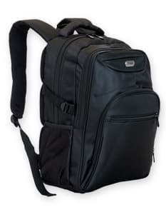 Mochila para notebook de couro, perfeita para o escritório ou para viagens. Moderna e clássica, é o acessório ideal para o moderno mundo dos negócios. Possui alça confortável, zíper e compartimentos espaçosos. Feita em nylon resistente, é uma mistura de estilo e praticidade. Acompanhe o ritmo da era moderna com essa elegante e funcional mochila para notebook.