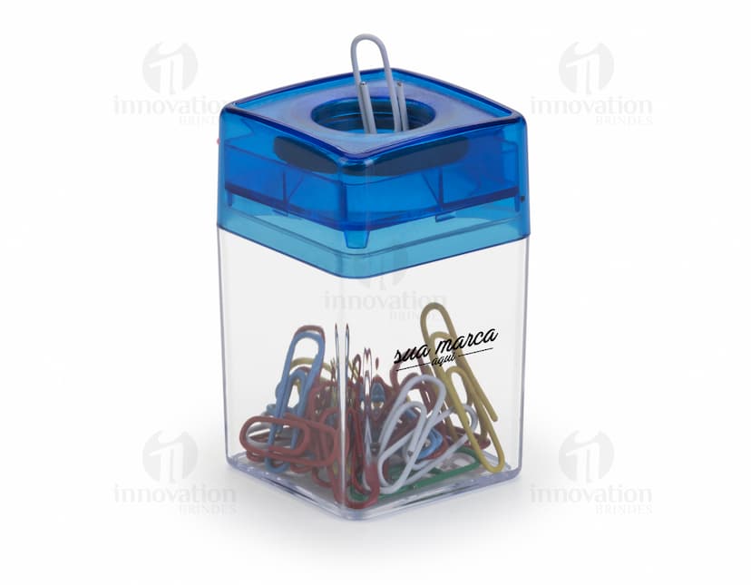 Porta clips moderno e prático para manter seus clips organizados no escritório. Feito em plástico resistente e design elegante, ideal para manter sua papelaria em ordem. A solução perfeita para manter a sua mesa sempre organizada e seus documentos em segurança. Adquira já o seu!