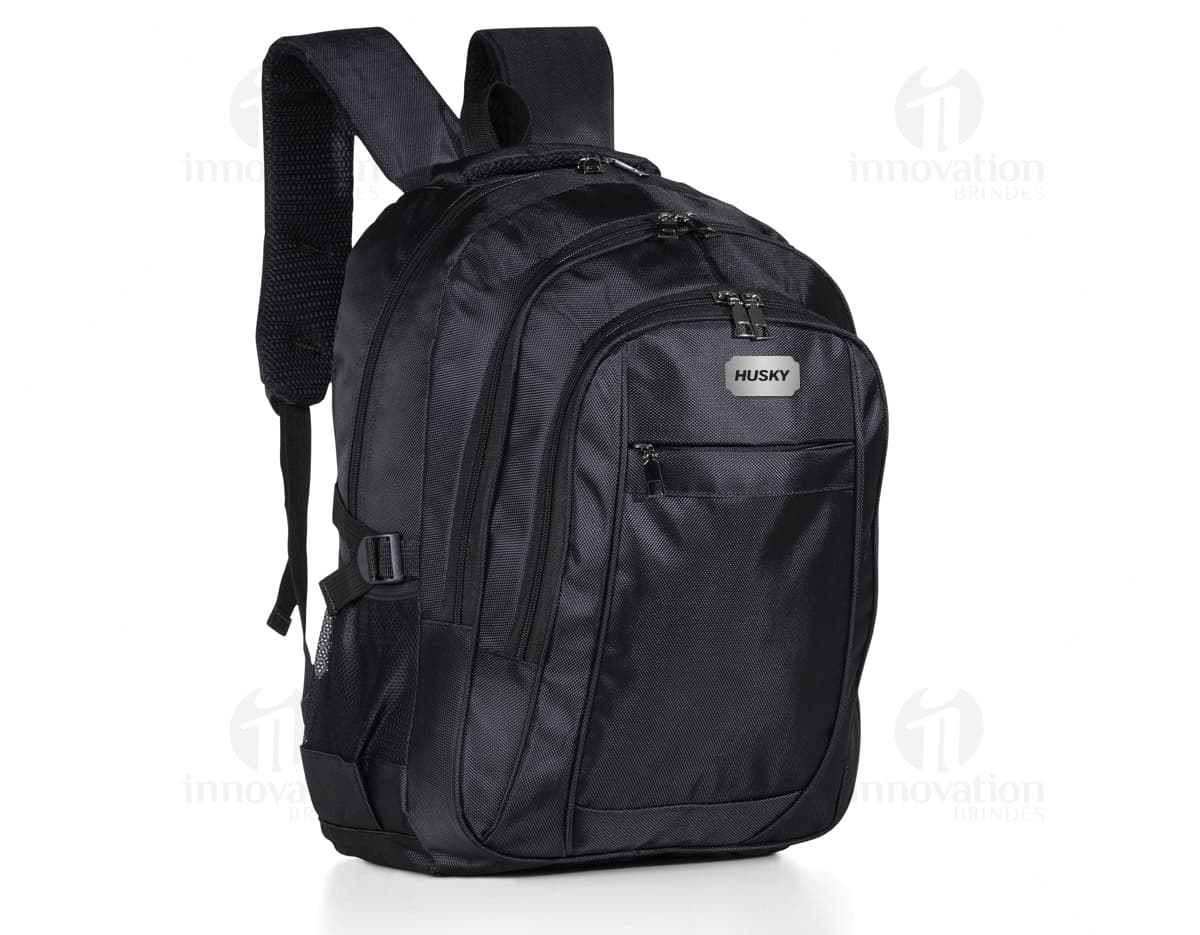 Mochila de couro preta com estilo moderno e elegante. Perfeita para viagens, escola ou negócios. Possui muitos compartimentos, alças confortáveis e zíper de qualidade. Adquira já a sua!