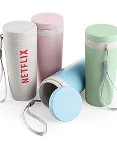 Copo de Fibra de Bambu 350ml - Ideal para cuidar da sua saúde e do meio ambiente. Feito em material plástico, isolado, limpo e vazio. Perfeito para bebidas quentes como café e chá. Acompanhe sua rotina de cuidados com esse brinde sustentável e versátil. Adquira já o seu! #CopoDeFibra #Bambu350ml #Saúde #MeioAmbiente