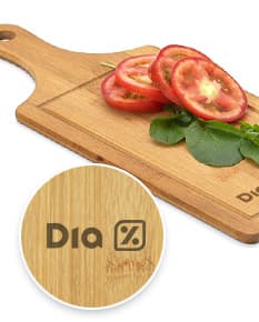 Tábua de Churrasco em Madeira - Ideal para cortar legumes, carnes e vegetais frescos. Utensílio de cozinha essencial para preparar deliciosas refeições gourmet. Aumente a qualidade e praticidade na hora de cozinhar. Perfeito para chefs e apreciadores da culinária. Adquira já a sua!