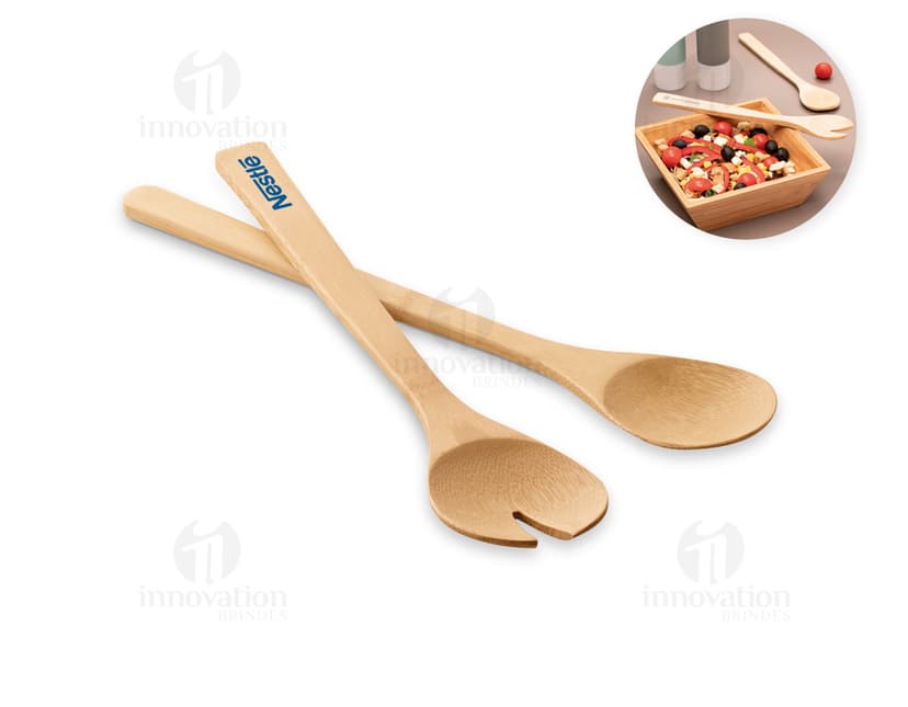 Conjunto de 2 talheres para salada em aço inoxidável, com cabos de madeira clara e design elegante.