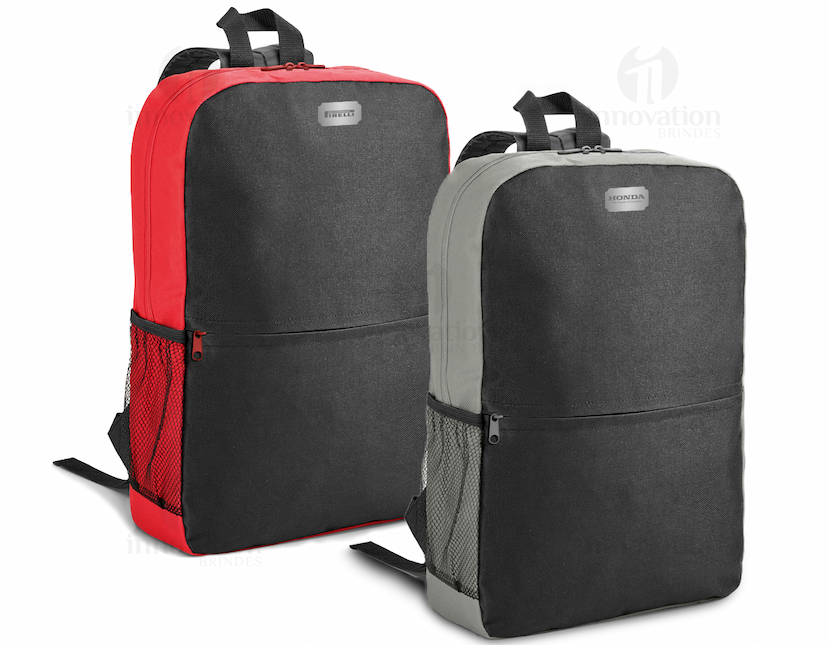 Mochila preta em couro 600D para notebook de 15.6 polegadas, com alça e zíper, ideal para viagens de negócios. O produto é moderno, elegante e possui espaço de armazenamento para documentos e acessórios pessoais. Elegante e funcional para o escritório e para viagens de negócios.