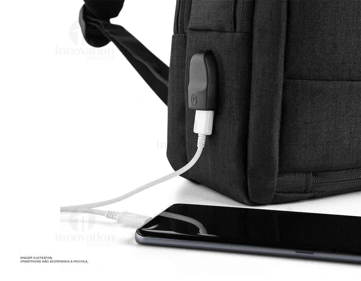 Mochila para notebook preta em couro, perfeita para viagens de negócios ou lazer. Design moderno e profissional, ideal para armazenar seu equipamento com segurança. Confortável alça de mão e zíper resistente. Prática e elegante para o dia a dia. Adquira já!